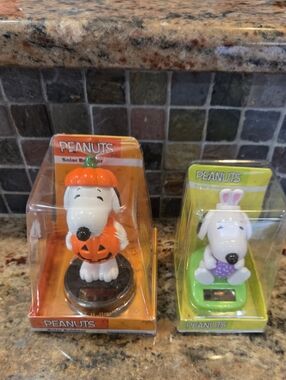 Peanuts Snoopy Halloween Pumpkin Easter Solar Bobble Head Figure Collectibles